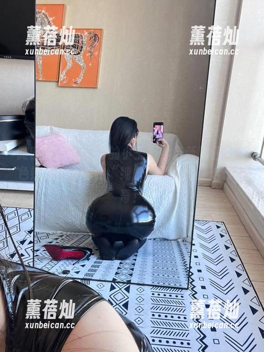120斤的小王同学 微密圈 - 120斤的小王同学最新图包:红色蝴蝶结,你的“纯情”形象就是这般出奇!