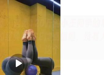 微密圈 – 这是120斤的小王同学的私拍，秘书的经典POSE加点情趣，没有人在意这个