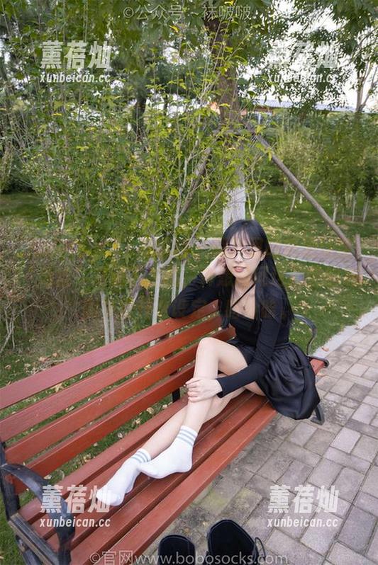 BoBoSocks袜啵啵 - 照片里的奶油让这“肉丝”充满了生机，真想问问这脚尖的加固梦是什么设定，哈哈哈。
