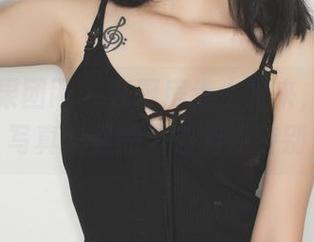 GIRLT果团网 – 在厨房卷土而来，黄歆苑写真集里的姿态有点特别