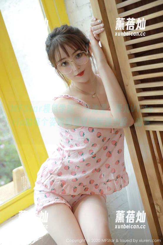 MFStar模范学院-果儿Victoria MFStar模范学院 - 泳池里,果儿Victoria的每个姿势都是壁纸的潜力股,哈哈!