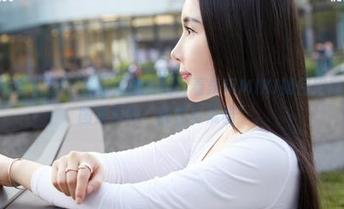 MiiTao蜜桃社 – 福利无法抗拒！看米琪MIKI如何用网袜演绎图集里的“随性与优雅”。