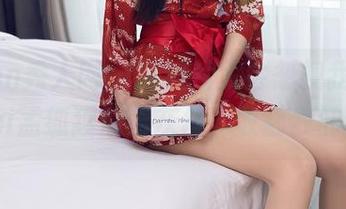 Xiuren秀人网 – 这照片太会忽视我了，FoxYini孟狐狸带着灰丝，收割我的视线。