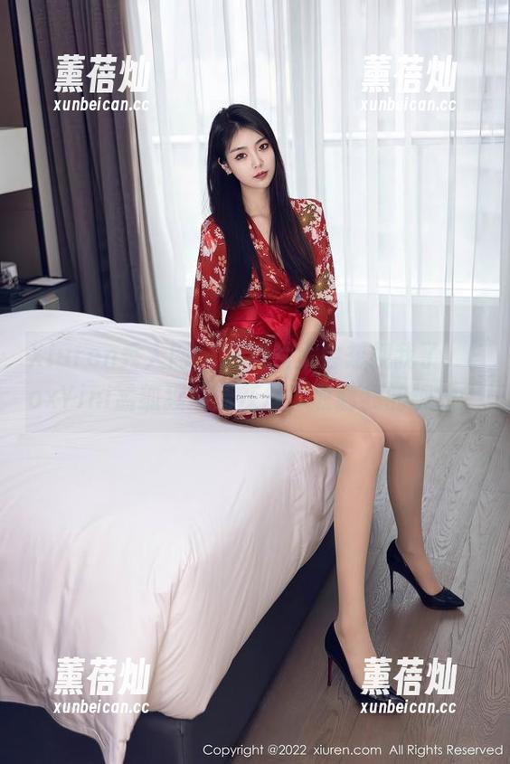 Xiuren秀人网 - 这照片太会忽视我了，FoxYini孟狐狸带着灰丝，收割我的视线。