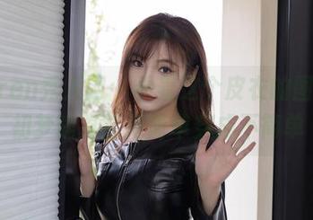 Xiuren秀人网 – 看着这个皮衣的图片，初梦瑶真能把简单穿成不简单