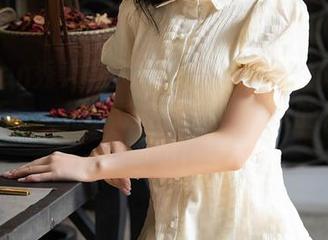 Xiuren秀人网 – 杨晨晨Yome长裙作品集更新——裙子长得太美，路过的风都不敢碰！