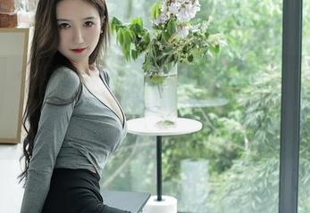 Xiuren秀人网 – 今天的重头戏：王馨瑶Yanni的美腿图集，原图可是自带光环的哦～
