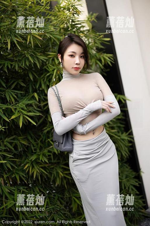 Xiuren秀人网-美七Mia Xiuren秀人网 - 美七Mia这次又玩出新花样,最新白丝套图,离谱又吸引人