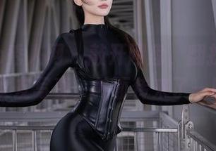 Xiuren秀人网 – 敲开网盘，翻找顾楚楚Maily女友写真，外面传来了一阵风声。