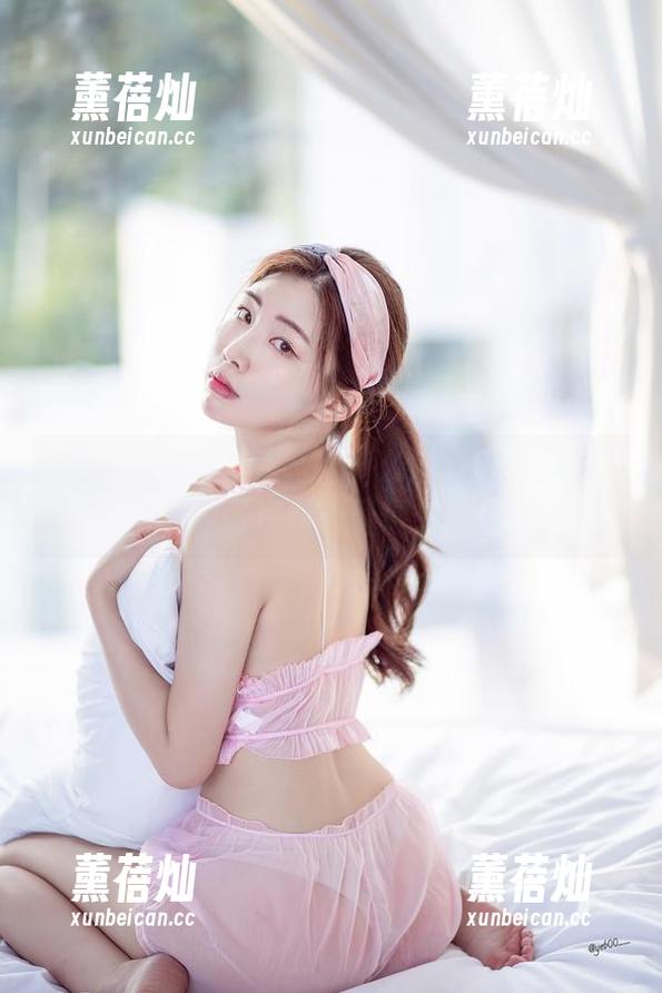 Yebin(전예빈)究竟有什么魔力：丝袜cos的图片让人予取予求