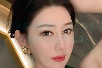 微密圈 – 不爱笑的赛琳的天台：全套写真，算不算是向天空发出邀请？
