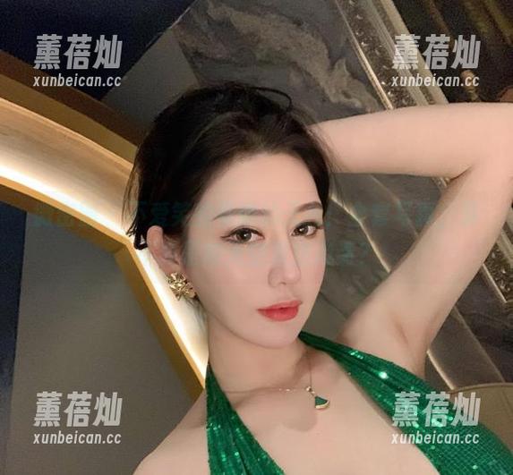 不爱笑的赛琳 微密圈 - 不爱笑的赛琳的天台:全套写真,算不算是向天空发出邀请?