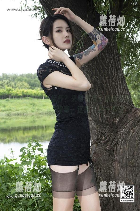 丽柜-英子 丽柜 - 美腿新标杆?来瞧瞧英子最新更新,原图让你啧啧称奇,这真不是一般腿!