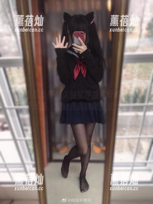 佳佳好难啊 有种原图看得越久越觉得佳佳好难啊在婚纱里很悲伤,难道是我的联想过于丰富?