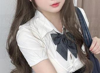 依依超级懒黑色旗袍：今夜无数高清作品集，可能让我怀疑我是不是皱巴巴的睡衣不配看