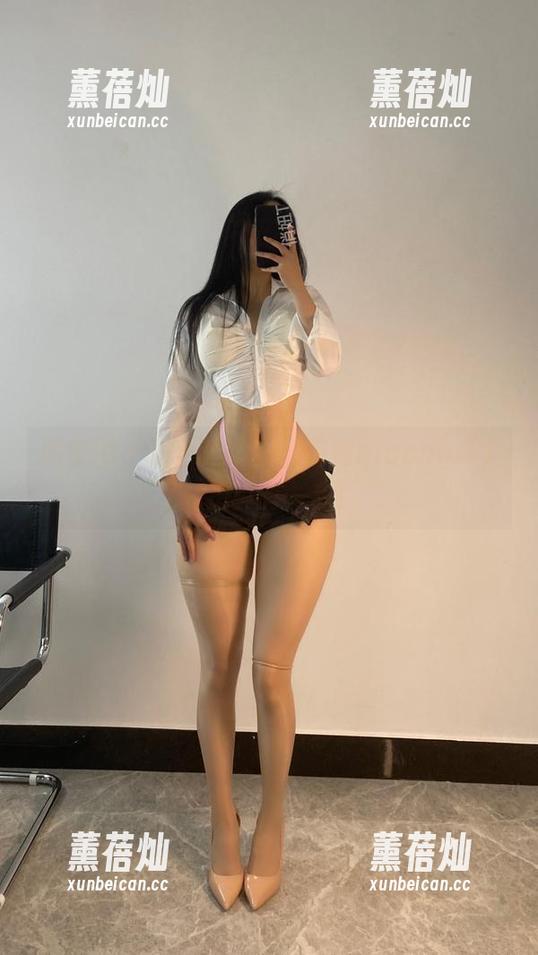 俏妞qiaoniuTT 微密圈 - 这个连体衣,俏妞qiaoniuTT私拍真有一套!