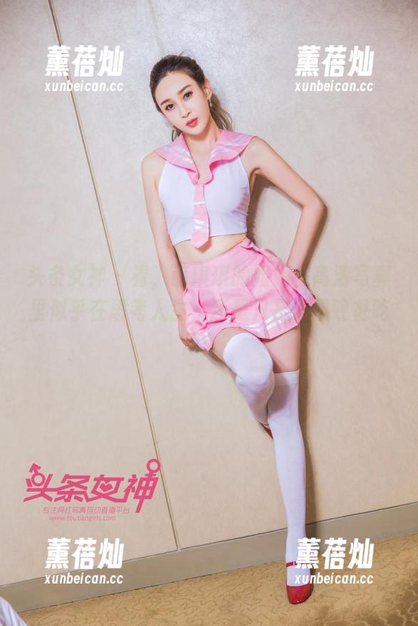 头条女神-萌琪琪 头条女神 - 看,萌琪琪的姐姐在高清写真里似乎在思考人生,还是只是在想晚餐吃什么?