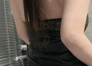 微密圈 – 奶雯的黑色写真：有种别样的魔力