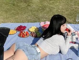 微密圈 – 在宋昱欣接口的美图里，视频突然加入混战？