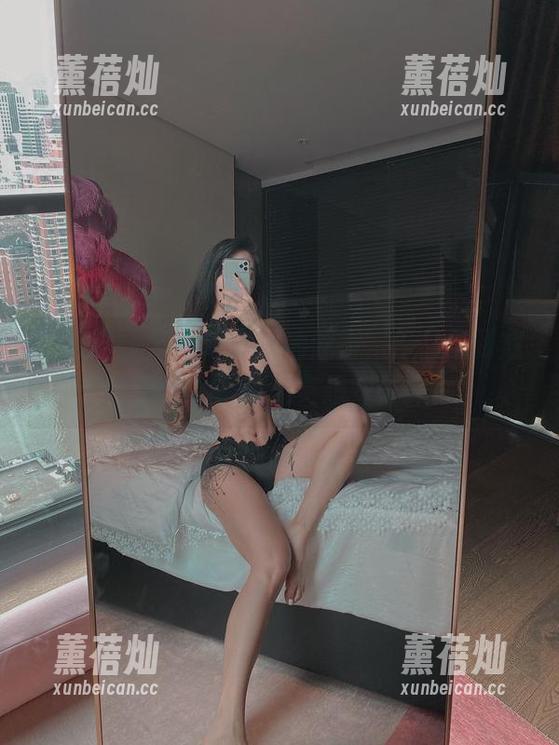 宋昱欣 微密圈 - 宋昱欣的泳池分享,作品集到底传达了什么,我还真想探讨探讨!