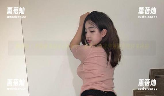 小u优优子 微密圈 - 不怕寂寞的小u优优子,粉色吊带裙和免费原图快来接招