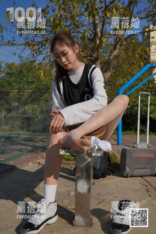 异思趣向-小六 异思趣向 - 小六私房图集:看她如何赤足漫游在意念边界