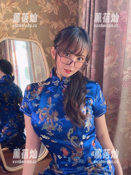 微密圈 - 张思允！这次更新秘书图包，你绝猜不到我在干嘛？