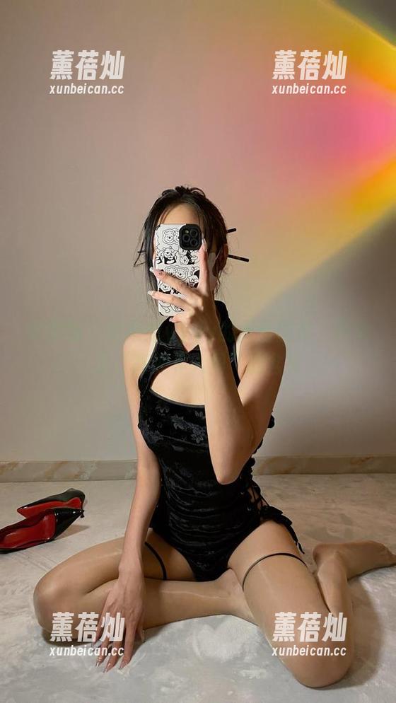 徐绾绾yyyy 微密圈 - 徐绾绾yyyy的天台图册,升华了“高处非人间”的含义