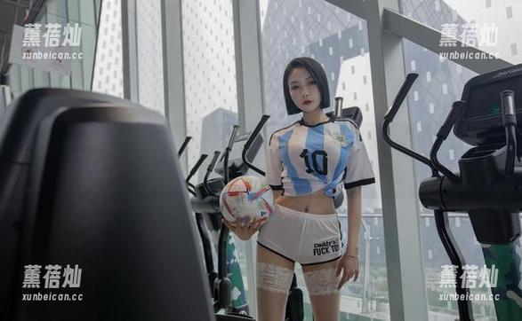 果儿Victoria 微密圈 - 图片里那身体操服,果儿Victoria是不是在暗示我们运动也可以这么诱人?