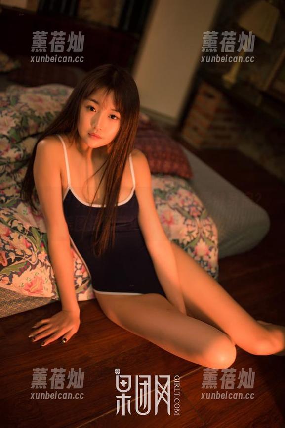 果团网 - 黄歆苑在户外，谁需要健身房？全集美图搭配草地！图库新鲜出炉！