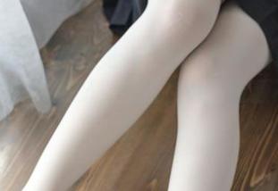 森萝财团 – 这就是卉子的女仆新角色：黑丝与踩物的绝配！原图在此，资源不见不散～