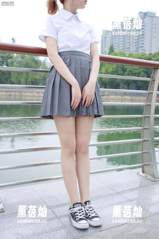 森萝财团-小茵 森萝财团 - 小茵出征:无圣光加持下的户外公园,帆布鞋与白丝的碰撞体!