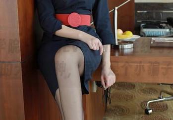 模范学院 – 艾莉Evelyn的在线写真：妹妹的无辜眼神，居然是个小骗子？