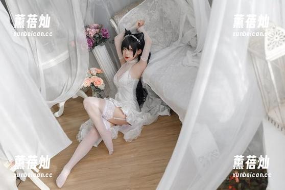 当樱落Selena的户外高清写真遇上cos，这种组合总是让人不禁想多看几张！