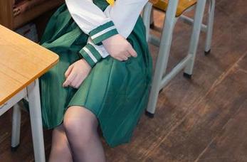 清水由乃的裸足写真分享，真不错，不知道袜子穿着会不会有戏！
