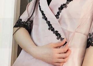 爱尤物 – 直面原图，透过白亦ada的香色格子裙，似乎能感受到什么在流动。