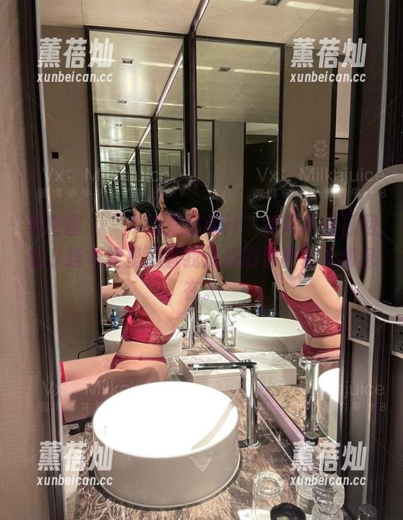 牛奶里的果汁 微密圈 - “牛奶里的果汁”的写真往日回忆,连衣裙里藏着我想找的那种轻松和自在。