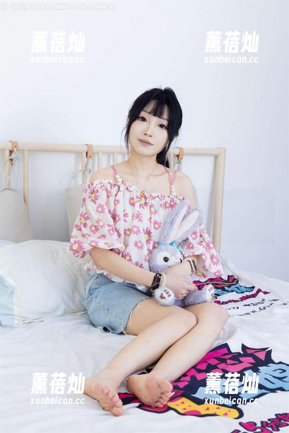 物恋传媒-婷婷 物恋传媒 - 婷婷的户外合集:她穿出去了,我的眼睛也跟了出去