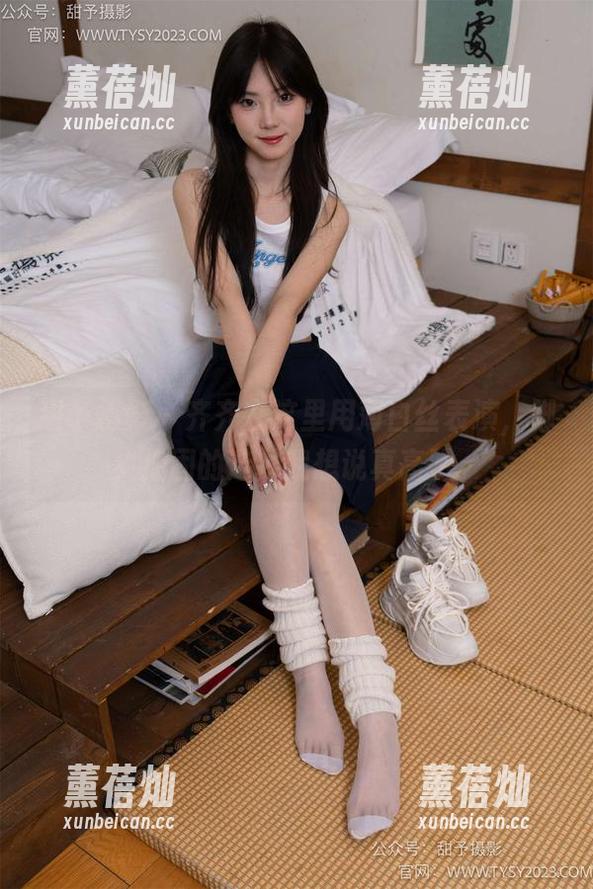 甜予摄影-齐齐 甜予摄影 - 齐齐在这里用薄白丝表演,脚尖加固的选择我想说真高明。