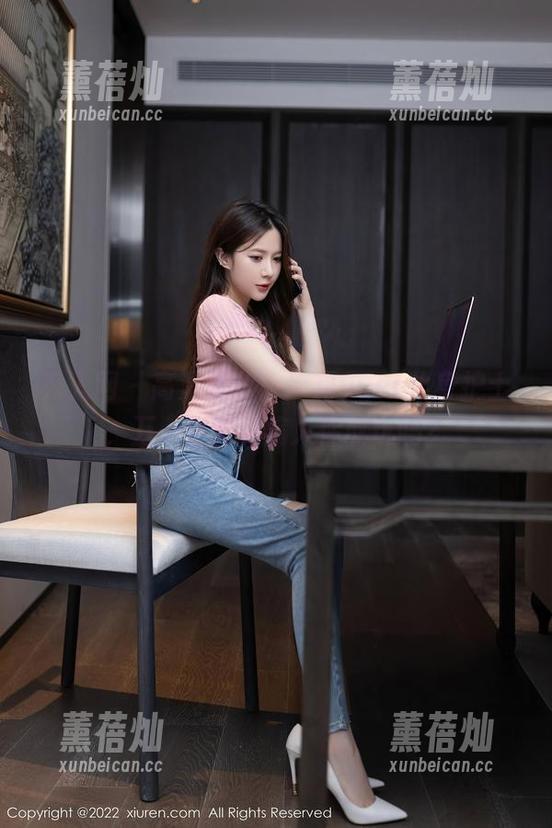 秀人网-冷月yuer 秀人网 - 高清照片:冷月yuer化身护士,万一照错了病人你敢玩吗?