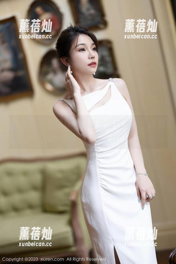 秀人网-南初妹妹 秀人网 - 南初妹妹的泳衣图包更新,泳池边又多了些闪光点!