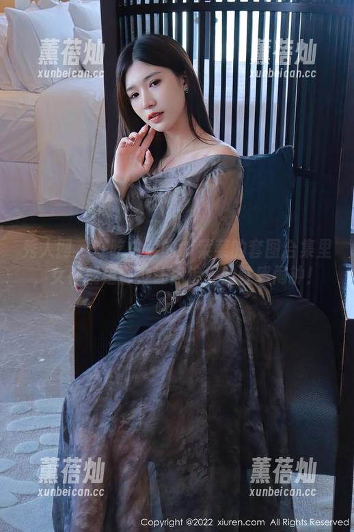 秀人网-吃白菜的vi菜菜 秀人网 - 在吃白菜的vi菜菜的套图合集里,女神就是那种让你追踪的性感闹钟!