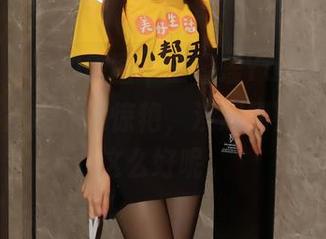 秀人网 – 私拍原图｜王馨瑶Yanni的制服，真的是意外的惊艳，没想到她能驾驭得这么好呢。