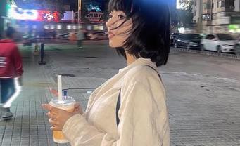 向舞小喵致敬，镂空的照片免费送，未必是慈善，但我很乐意？