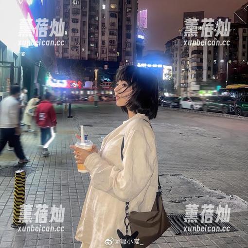向舞小喵致敬，镂空的照片免费送，未必是慈善，但我很乐意？