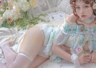 在这里，分享芊川一笑MNK的长腿写真，帅气还是优雅，你来评！