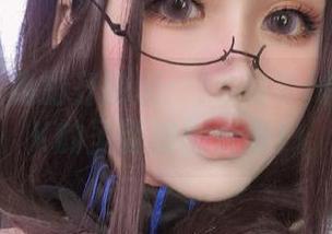 不走寻常路的齐刷刷：2B和芊川一笑MNK的圣诞美图合集！
