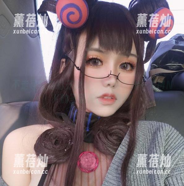 芊川一笑MNK 不走寻常路的齐刷刷:2B和芊川一笑MNK的圣诞美图合集!