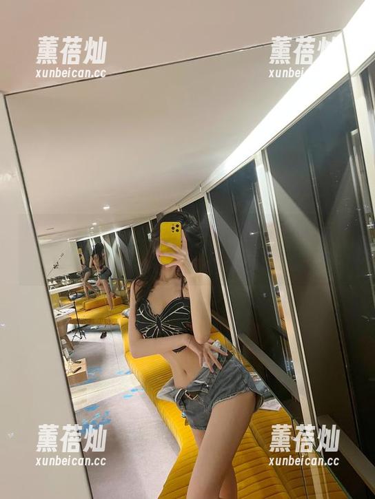 葛征 微密圈 - 福利在哪里?葛征的牛仔裤就是答案,快来一探究竟!