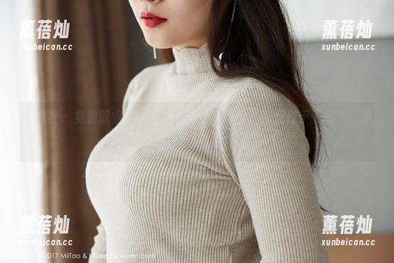 蜜桃社-杏子 蜜桃社 - 免费职业装图片,看杏子的搭配,有点过于干练了,是要去应聘还是约会?